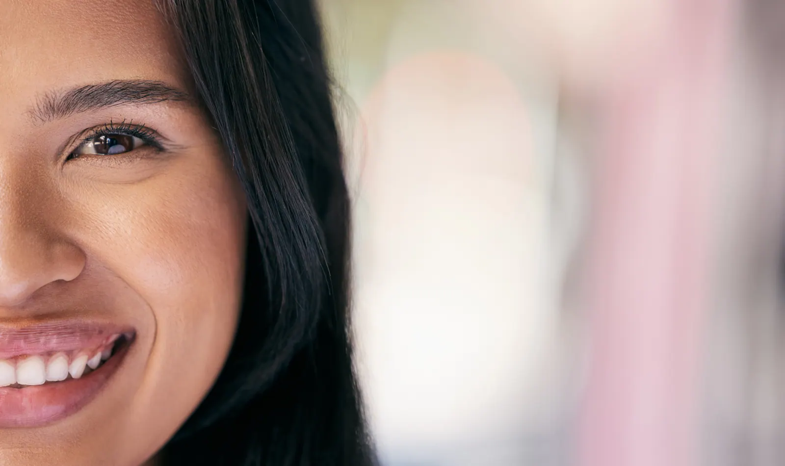 Close up of a smiling brunette woman